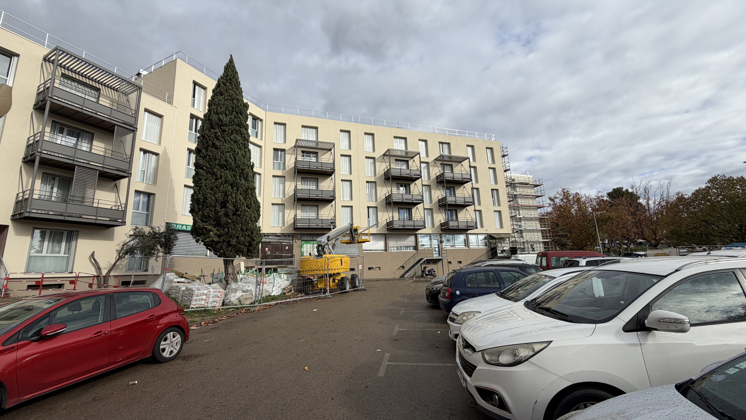 Façade avec balcons après création par serrurerie métallerie